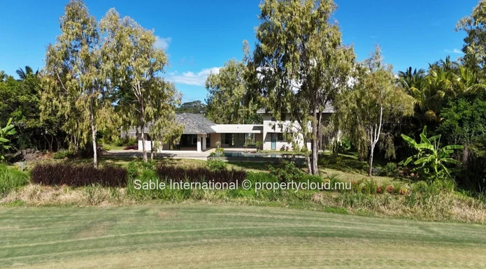 Luxury RES Villa with Private Pool & Sea Access in Beau Champ 