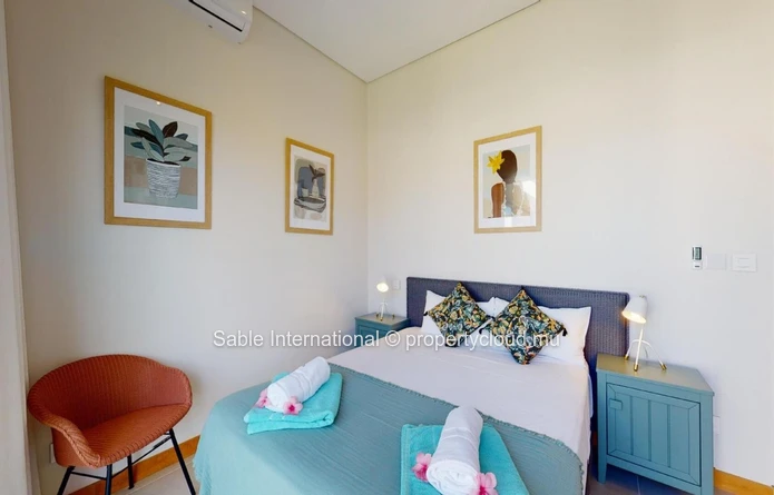 Villa à vendre à Grand Baie, 120m², 333m² terrain, 3 chambres, piscine privée, proche commodités. Meublé, climatisée.