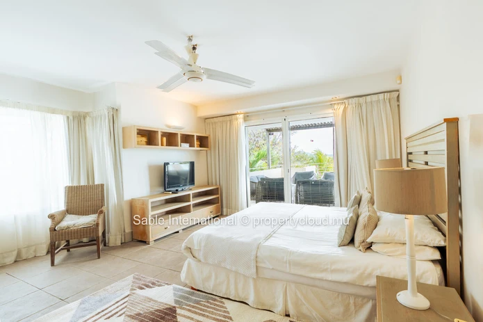 Penthouse à vendre à Cap Malheureux, 220m², vue mer, piscine commune, meublé, climatisé, parking.