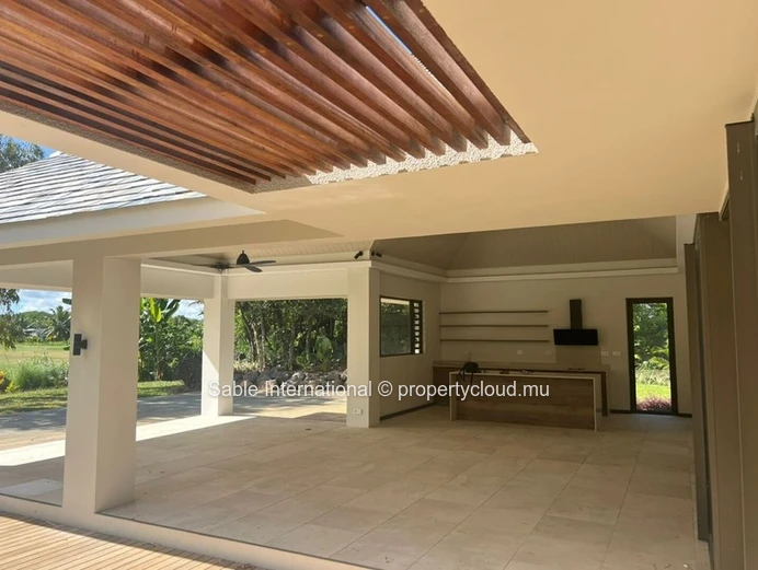 Luxury RES Villa with Private Pool & Sea Access in Beau Champ 