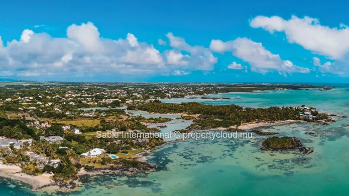 Appartement pieds dans l'eau à vendre à Calodyne, 119m², 3 chambres, piscine commune, vue mer