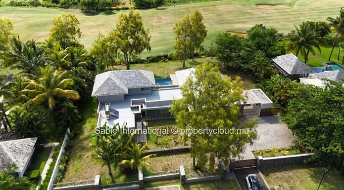 Luxury RES Villa with Private Pool & Sea Access in Beau Champ 