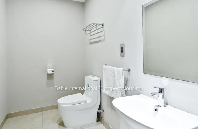 Maison à vendre à Péreybère, 250m², 3 chambres, piscine privée, proche des commodités