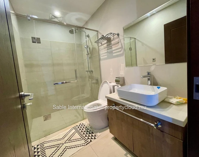 Maison à vendre à Péreybère, 250m², 3 chambres, piscine privée, proche des commodités