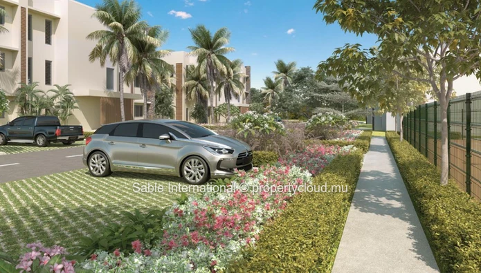 Penthouse R+2 à vendre à Pointe aux Canonniers, 149m², 3 chambres, piscine privée, vue mer, proche écoles et commerces.