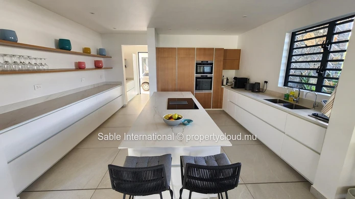 Luxury Golf Villa with Private Pool in Roches Noires! Fully furnished. 