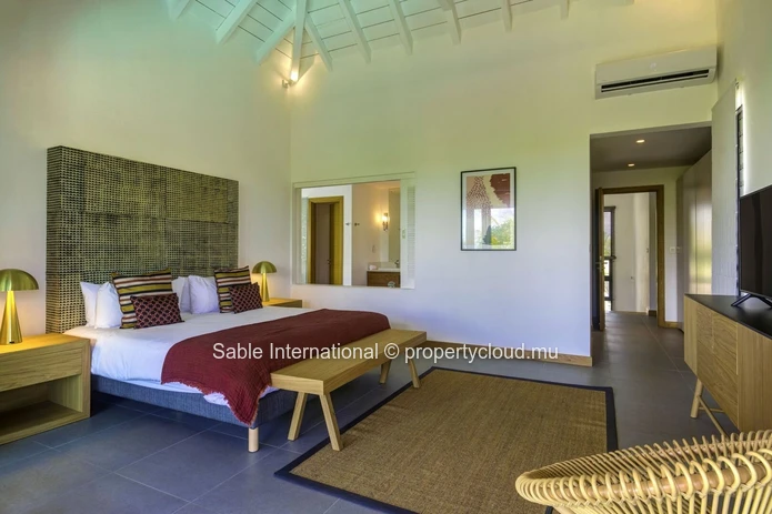 Luxurious Villa PDS in Grand Gaube with Private Pool & Stunning Views! 354m², Fully Furnished, Close to Amenities 