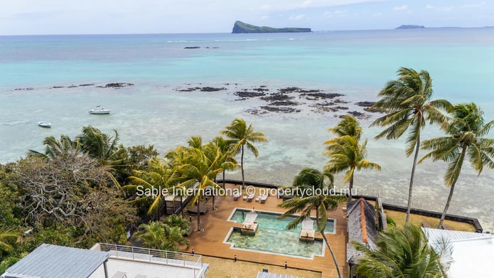 Penthouse à vendre à Cap Malheureux, 220m², vue mer, piscine commune, meublé, climatisé, parking.
