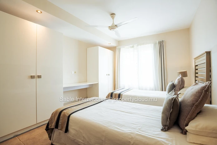 Penthouse à vendre à Cap Malheureux, 220m², vue mer, piscine commune, meublé, climatisé, parking.