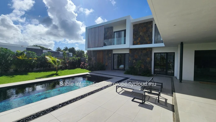 Luxury Golf Villa with Private Pool in Roches Noires! Fully furnished. 