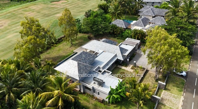 Luxury RES Villa with Private Pool & Sea Access in Beau Champ 
