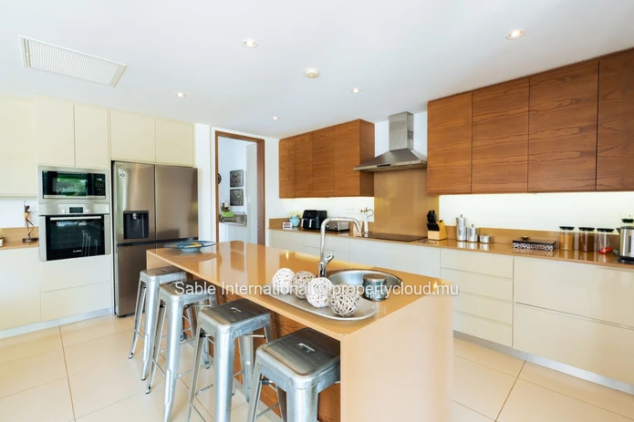 Luxurious Villa PDS with Private Pool and Stunning Sea Views in Péreybère! Close to Beach, Shops, and Golf Course. Fu...