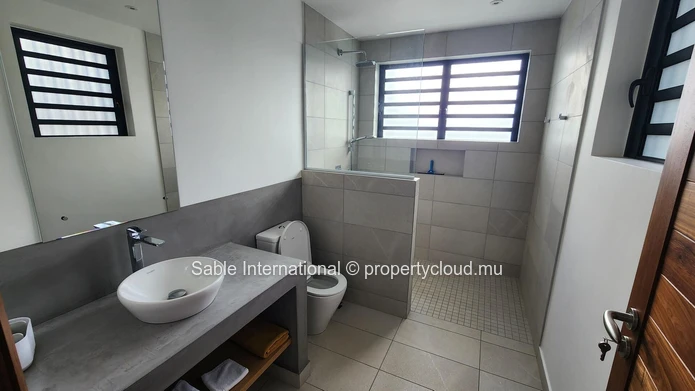 Luxury Golf Villa with Private Pool in Roches Noires! Fully furnished. 