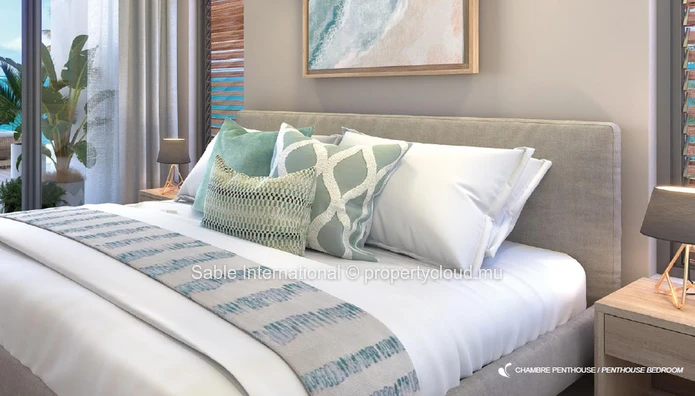 Penthouse à vendre à Rivière Noire, 470m², 3 chambres, piscine privée, vue mer et montagne. Proche des commodités.