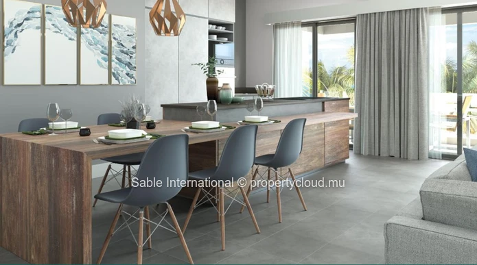 Penthouse R+2 à vendre à Pointe aux Canonniers, 149m², 3 chambres, piscine privée, vue mer, proche écoles et commerces.