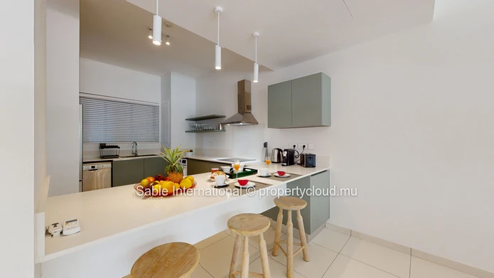Appart R+2 à Péreybère, 143m², 3 chambres, piscine commune, accès mer, proche commodités