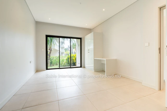 Luxurious G+2 Apartment with Communal Pool in Pointe aux Canonniers - 149m² Living Area - Sea Access - Padde  Court 