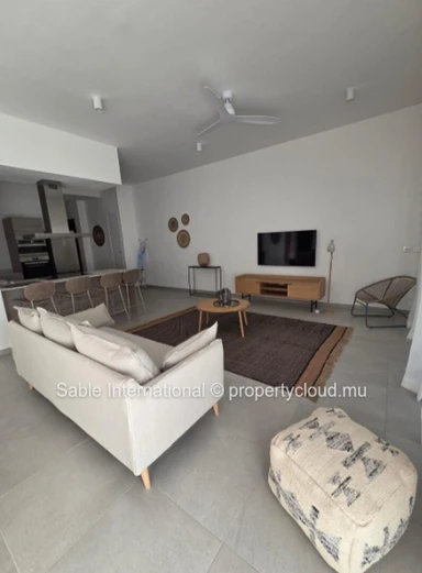 Magnifique penthouse de 148m² à vendre à Péreybère. 2 chambres, piscine commune, accès mer, parking. À voir!