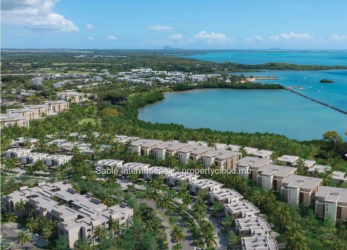 Maison 3 ch, piscine, jardin, veranda, proche écoles et commerces à Poste Lafayette, 256m²