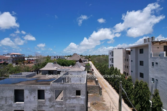 Stunning G+2 Apartment in Péreybère with Pool & Sea Access 