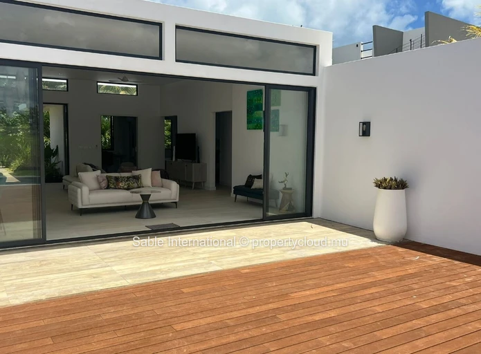 Luxurious RES Villa in Roches Noires with Private Pool, Sea View, and Tennis Court 