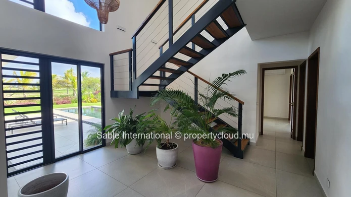 Luxury Golf Villa with Private Pool in Roches Noires! Fully furnished. 