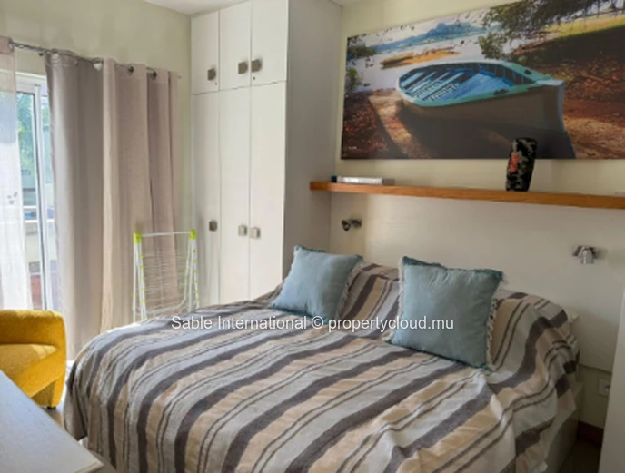 Penthouse à vendre à Péreybère, 174m², 3 chambres, piscine commune, front de mer, meublé, climatisé.
