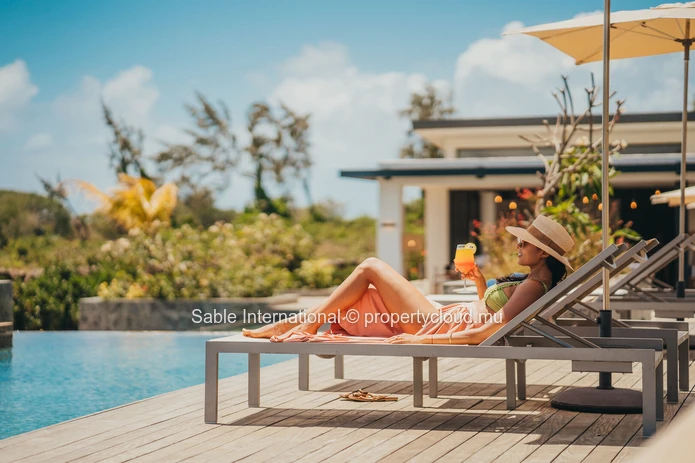 Luxurious G+2 Beachfront Apartment in Goodlands with Sea Views & Swimming Pool! Fully Furnished & Equipped, Close to ...