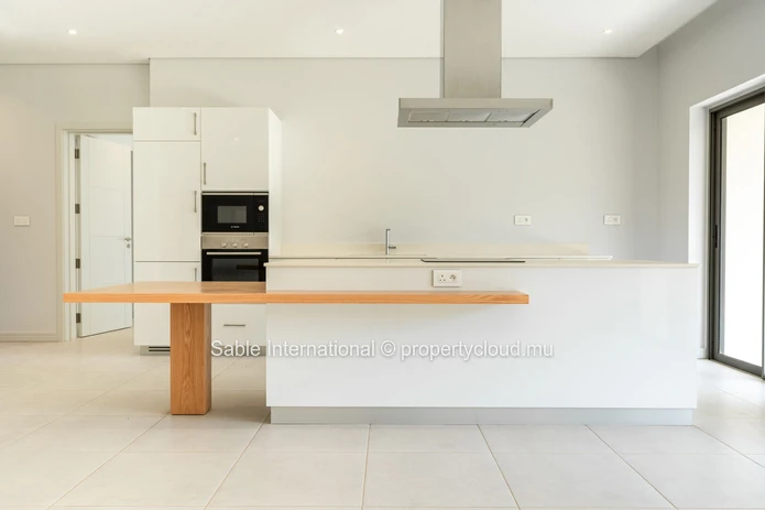 Luxurious Apartment with Private Pool & Sea Views in Pointe aux Canonniers