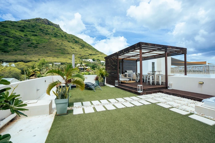 Penthouse à vendre à Tamarin, 160m², 3 chambres, piscine commune, vue mer, meublé