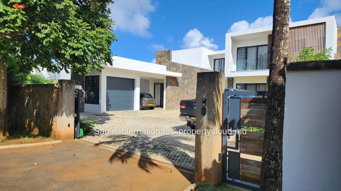 Luxury Golf Villa with Private Pool in Roches Noires! Fully furnished. 
