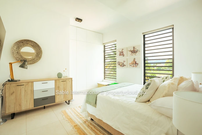 Penthouse à vendre à Tamarin, 160m², 3 chambres, piscine commune, vue mer, meublé