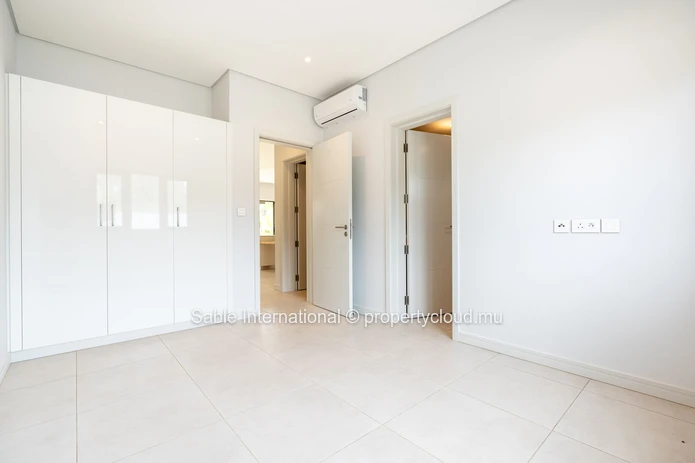 Luxurious Apartment with Private Pool & Sea Views in Pointe aux Canonniers