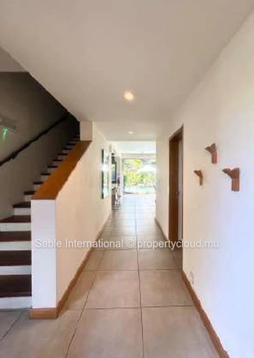 Stunning Villa PDS with Private Pool in Rivière Noire! 3 beds, furnished, close to amenities & golf course. Don't mis...