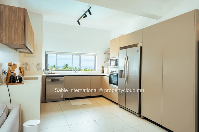 Penthouse à vendre à Tamarin, 160m², 3 chambres, piscine commune, vue mer, meublé