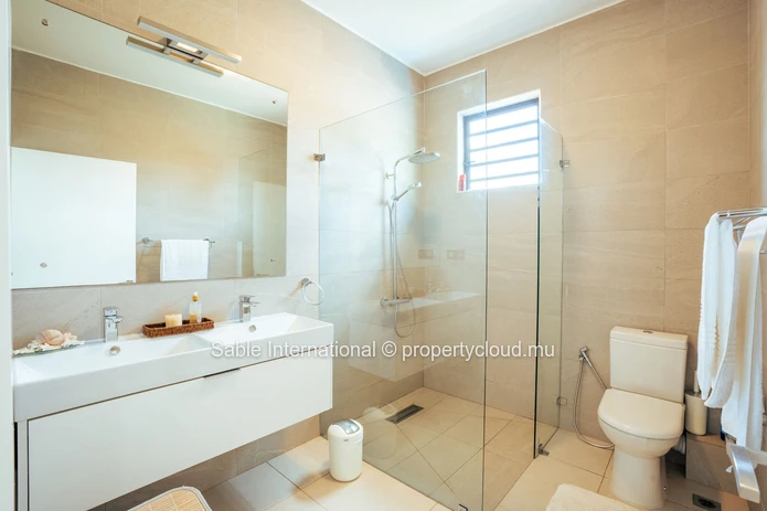Penthouse à vendre à Tamarin, 160m², 3 chambres, piscine commune, vue mer, meublé