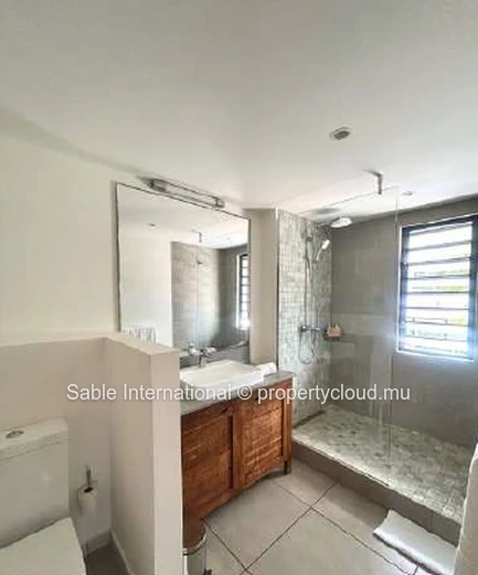 Stunning Villa PDS with Private Pool in Rivière Noire! 3 beds, furnished, close to amenities & golf course. Don't mis...