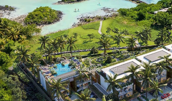 Appartement pieds dans l'eau à vendre à Calodyne, 119m², 3 chambres, piscine commune, vue mer