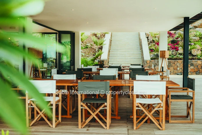 Luxurious G+2 Beachfront Apartment in Goodlands with Sea Views & Swimming Pool! Fully Furnished & Equipped, Close to ...