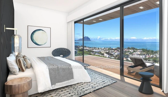 PDS à vendre à Tamarin, Rivière Noire - Black River. Extérieurs : LP, Parking, Veranda, Balcon, Piscine. Intérieurs :...