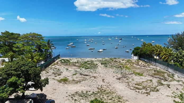 Beachfront Apartment with Sea Views in Rivière Noire 
