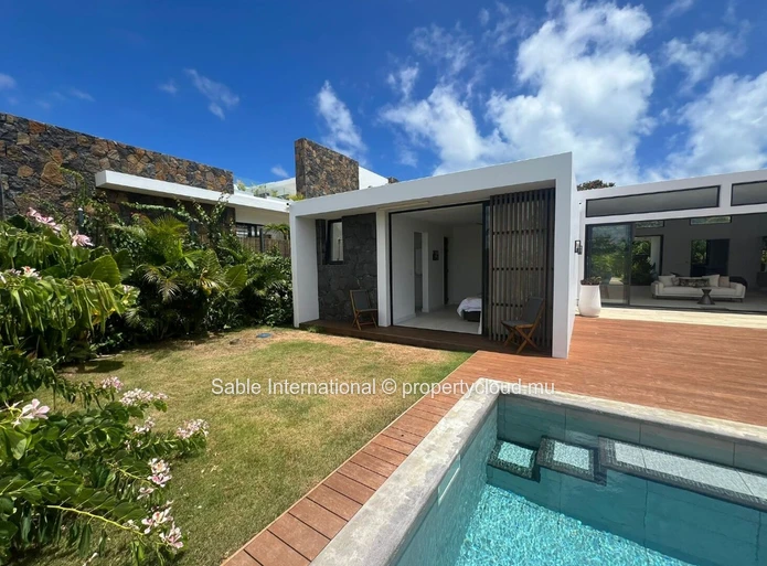 Luxurious RES Villa in Roches Noires with Private Pool, Sea View, and Tennis Court 