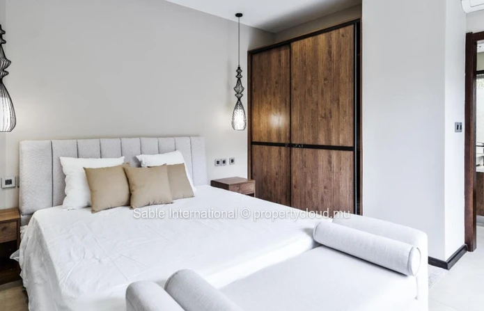 Maison à vendre à Péreybère, 250m², 3 chambres, piscine privée, proche des commodités
