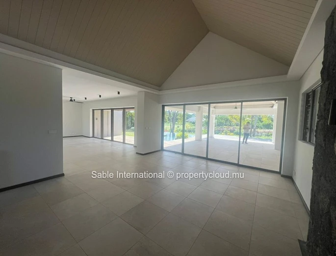 Luxury RES Villa with Private Pool & Sea Access in Beau Champ 