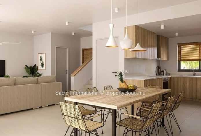 Townhouse PDS à vendre à Grand Baie, 166m² habitables, piscine privée, proche écoles et commerces.