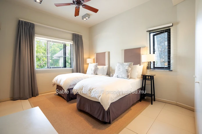 Appartement RES à vendre à Rivière Noire - Black River, 370m², Front de Mer, Vue mer, Meublé.