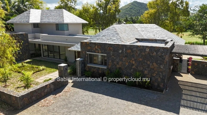 Luxury RES Villa with Private Pool & Sea Access in Beau Champ 