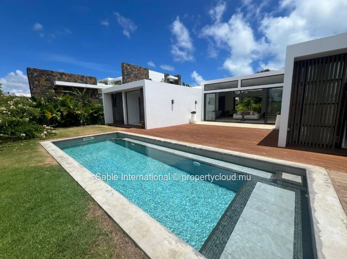 Luxurious RES Villa in Roches Noires with Private Pool, Sea View, and Tennis Court 