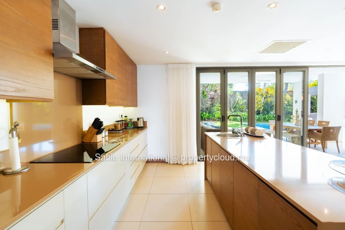 Luxurious Villa PDS with Private Pool and Stunning Sea Views in Péreybère! Close to Beach, Shops, and Golf Course. Fu...