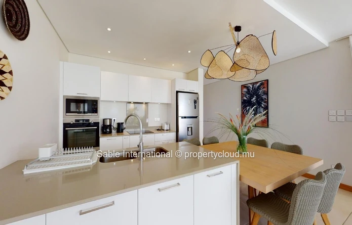 Villa à vendre à Grand Baie, 120m², 333m² terrain, 3 chambres, piscine privée, proche commodités. Meublé, climatisée.